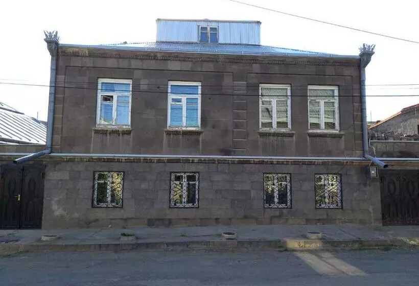 تختخواب و صبحانه H.a.s.k