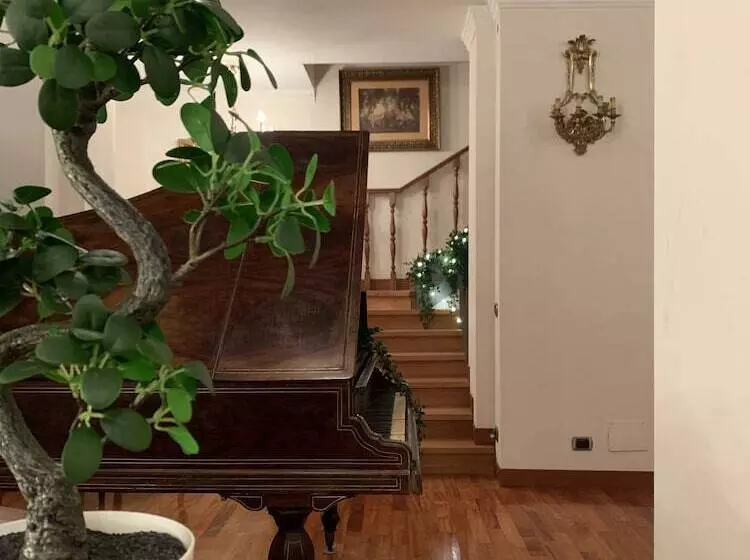 پانسیون Residenza Tritone Luxury Guest House Trevi Fountain