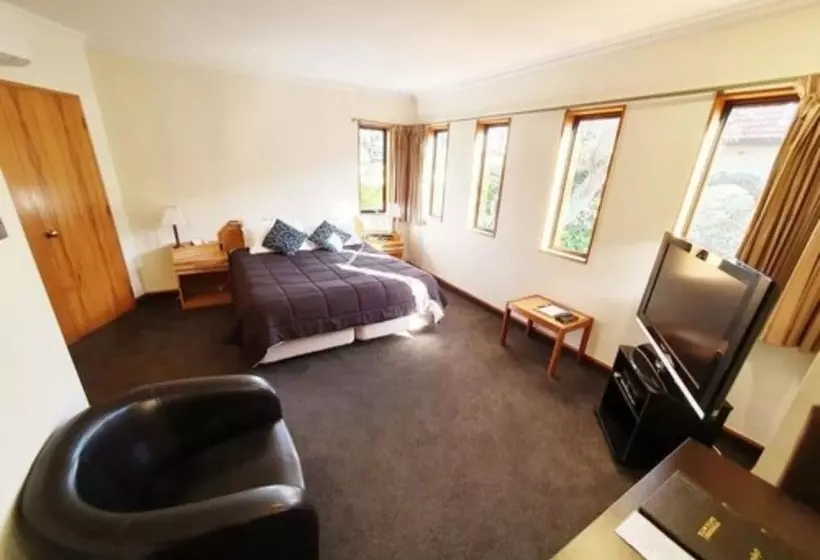 Fitzherbert Castle Motel