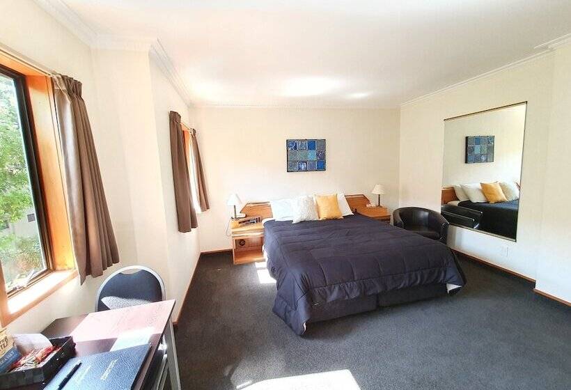 Fitzherbert Castle Motel