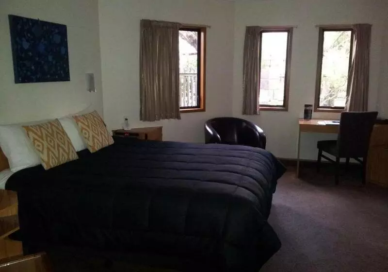 Fitzherbert Castle Motel