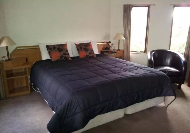 Fitzherbert Castle Motel