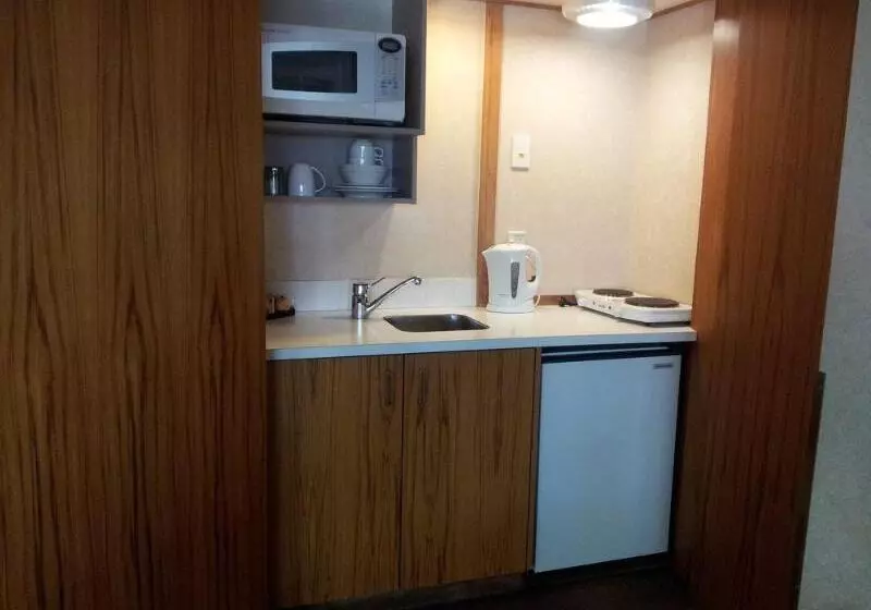 Fitzherbert Castle Motel