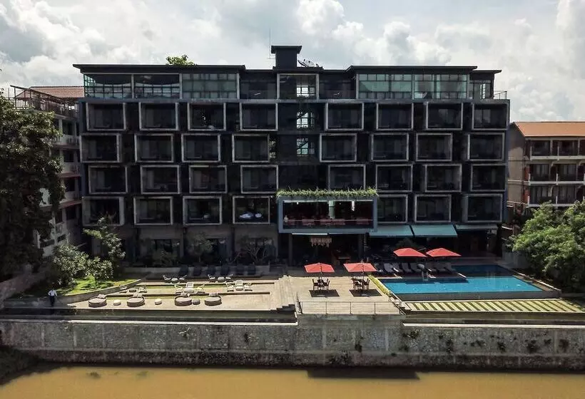 Hotelli Inthira Vang Vieng