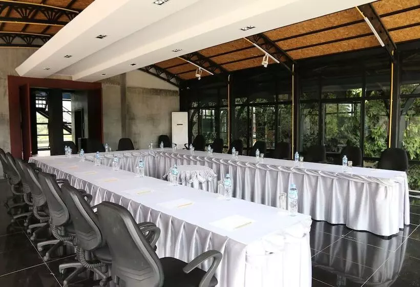 Hotelli Inthira Vang Vieng