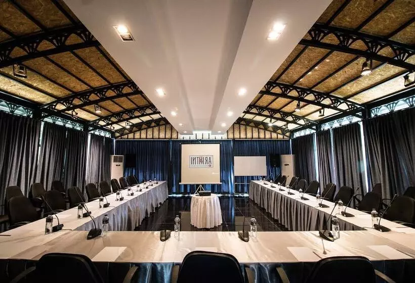 Hotelli Inthira Vang Vieng