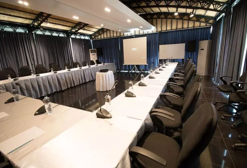 Hotelli Inthira Vang Vieng