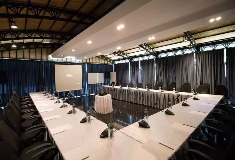 Hotelli Inthira Vang Vieng