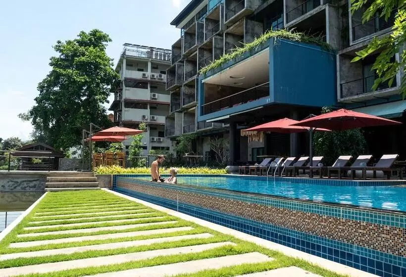 Hotelli Inthira Vang Vieng