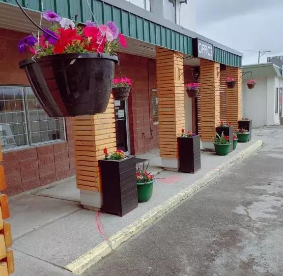 مُتل Kootenay Country Inn