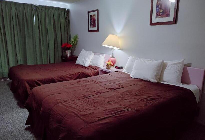 מוטל Kootenay Country Inn