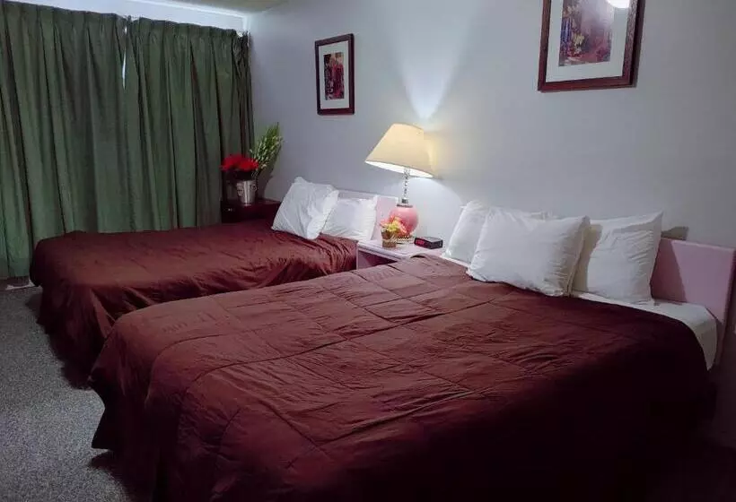 مُتل Kootenay Country Inn