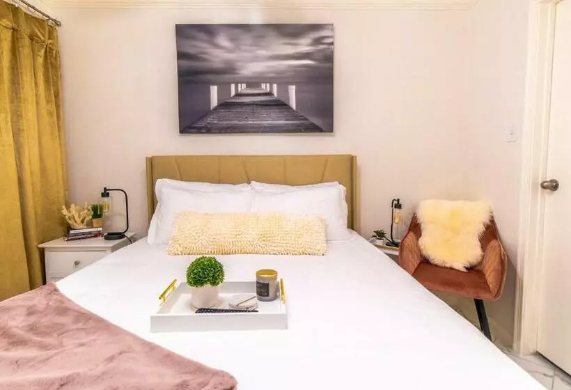 Crimson Beach Escape Ocean View Hottub  Pool Longstay   1 Queen Bedroom Plus Alcove Bunk Beds And A