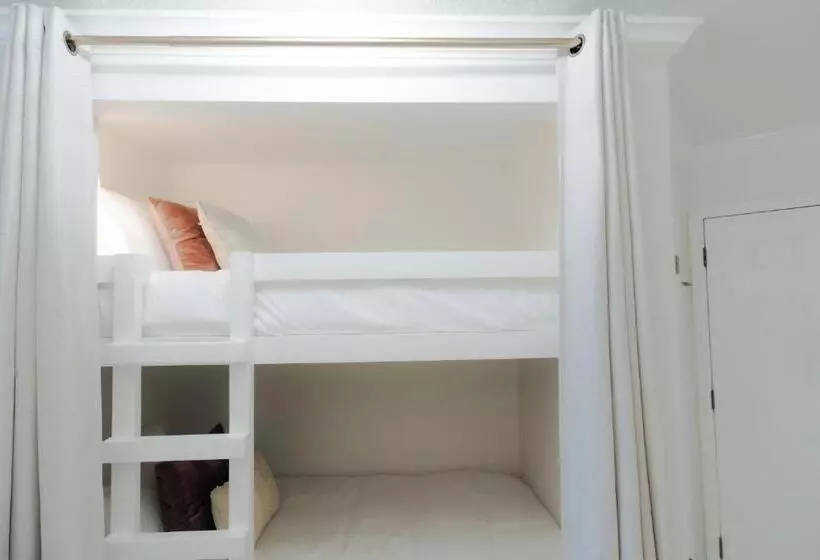 Crimson Beach Escape Ocean View Hottub  Pool Longstay   1 Queen Bedroom Plus Alcove Bunk Beds And A