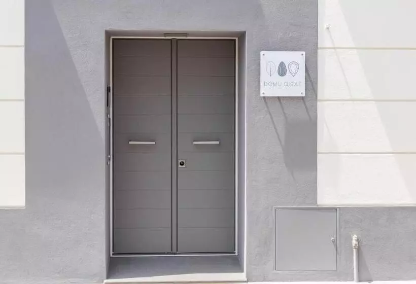 ベッドアンドブレックファースト Domu Qirat   Authentic Rooms & Terraces