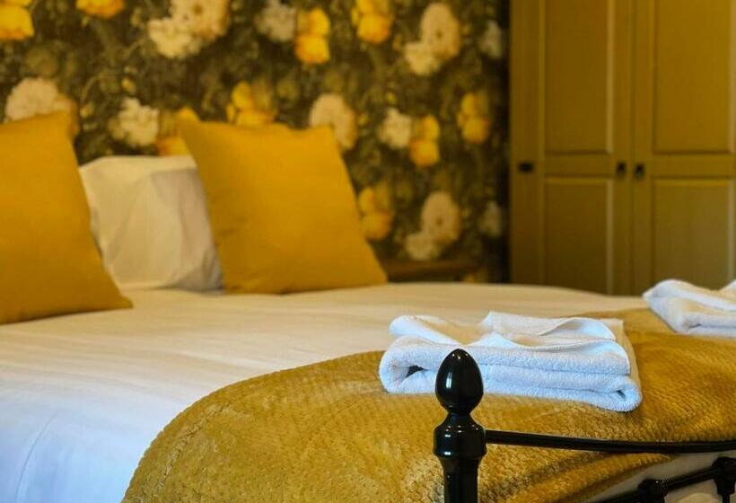 مبيت وإفطار The Pub And Kitchen Brandon Village