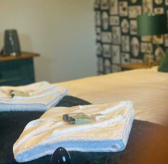 مبيت وإفطار The Pub And Kitchen Brandon Village