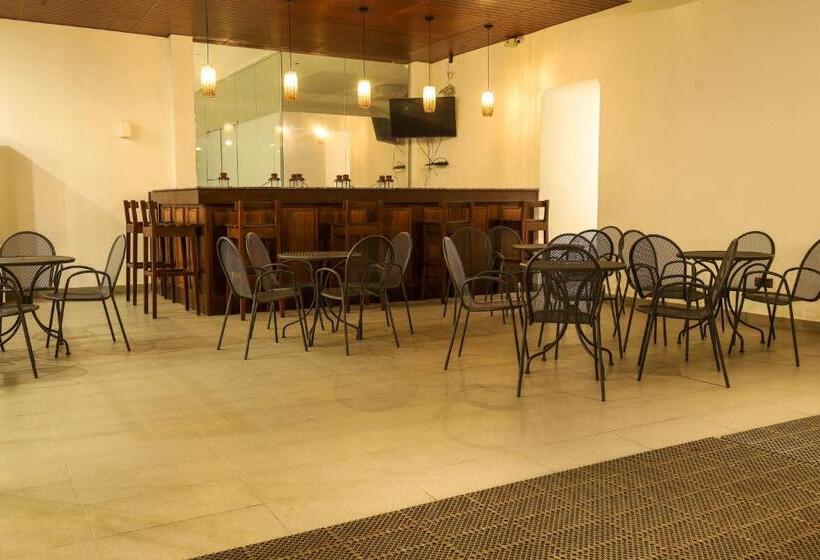 Hotel Ganthera Kandy