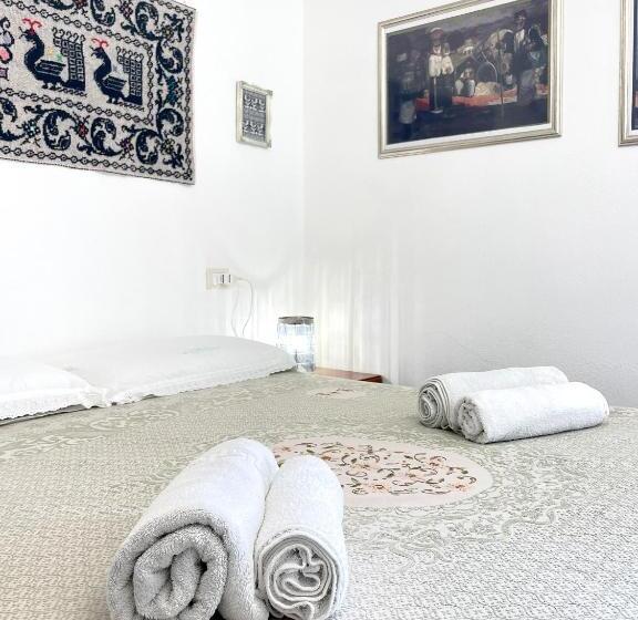 膳宿费 Affittacamere Agorà