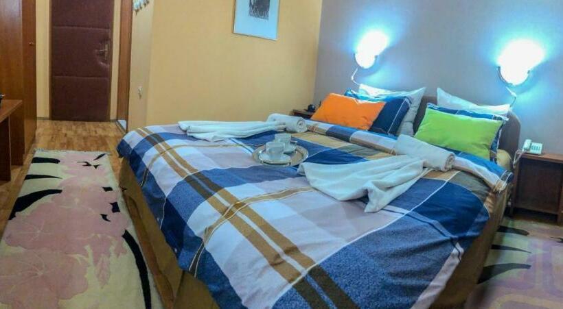 پانسیون Room In Guest Room Hotel Square Macedonia