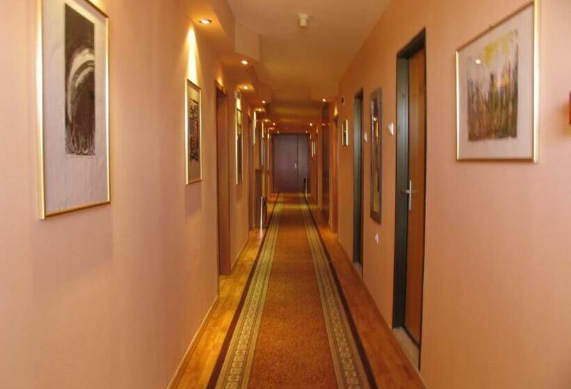 پانسیون Room In Guest Room Hotel Square Macedonia