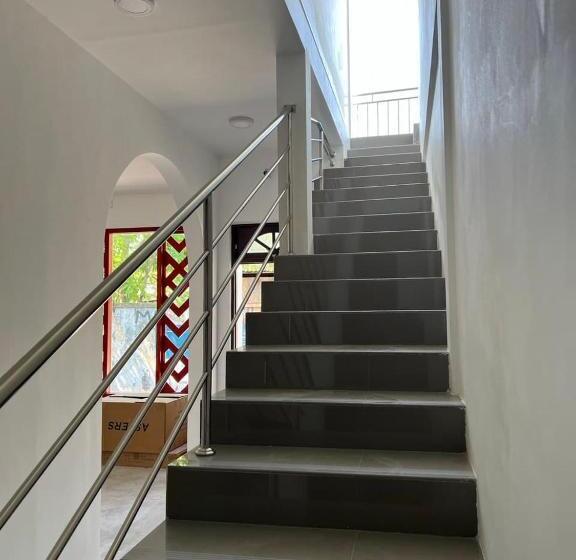 تختخواب و صبحانه Raalhu Dhangethi