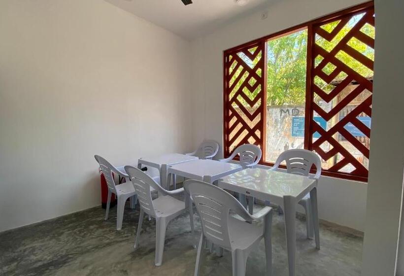 تختخواب و صبحانه Raalhu Dhangethi