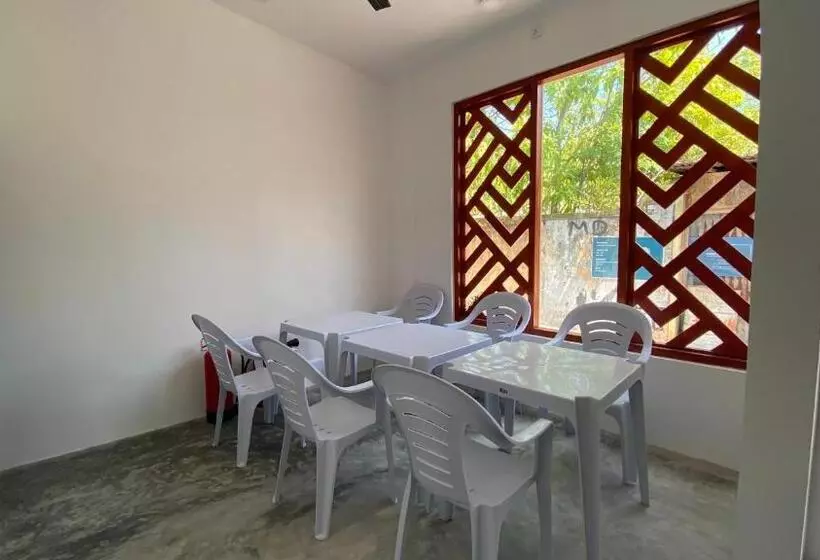 تختخواب و صبحانه Raalhu Dhangethi