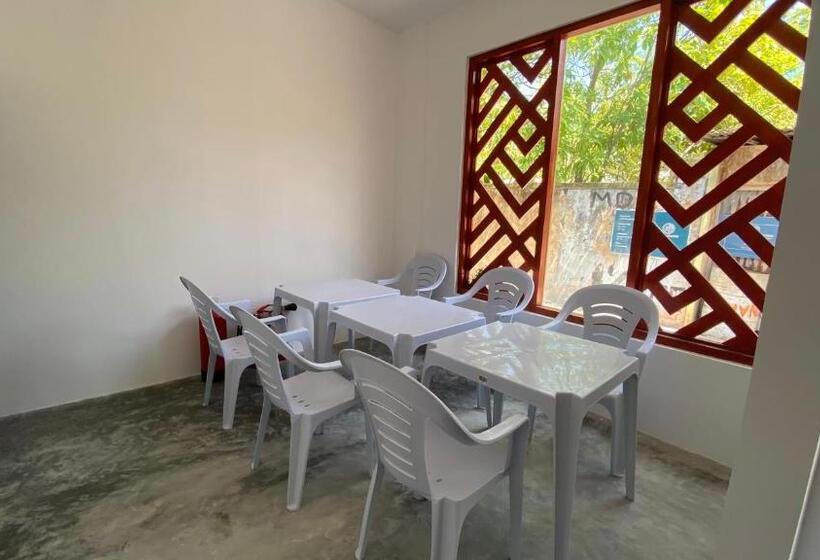 تختخواب و صبحانه Raalhu Dhangethi