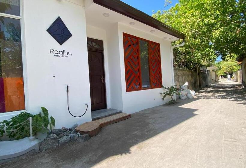 تختخواب و صبحانه Raalhu Dhangethi