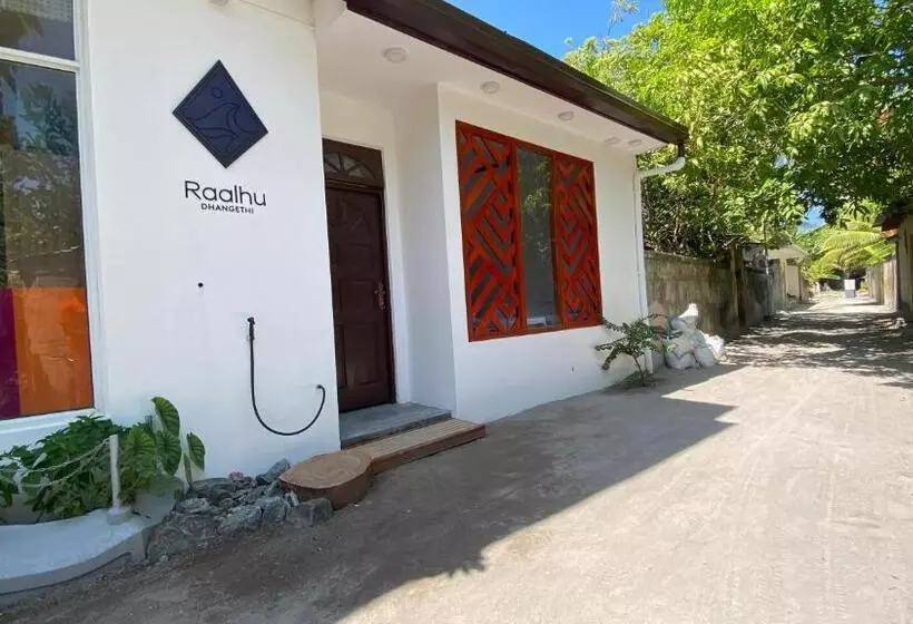 تختخواب و صبحانه Raalhu Dhangethi