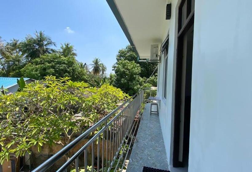 تختخواب و صبحانه Raalhu Dhangethi