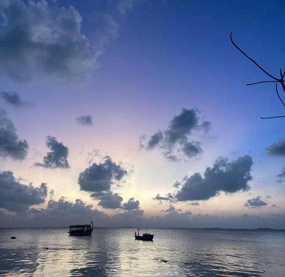 تختخواب و صبحانه Raalhu Dhangethi