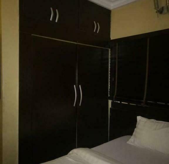 هتل Winstons Place