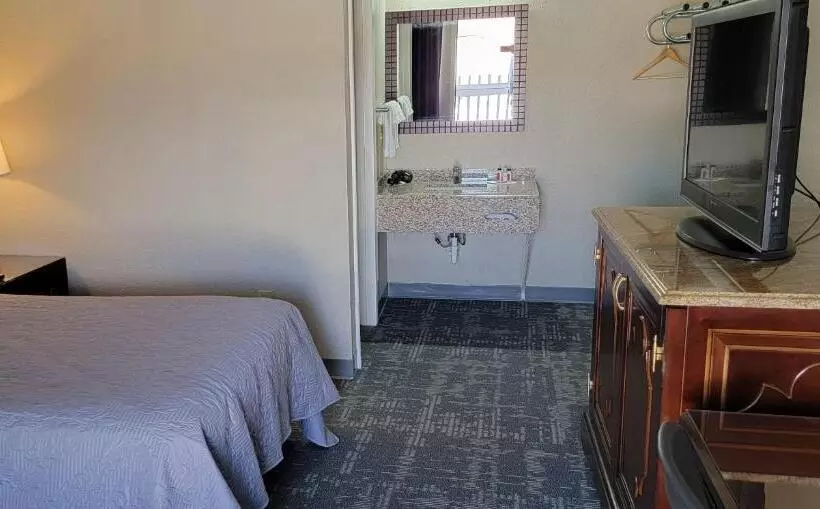 モーテル Queen City Inn