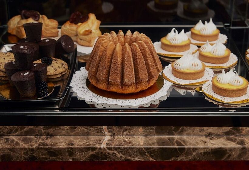 Szálloda Ulysses, An Ash