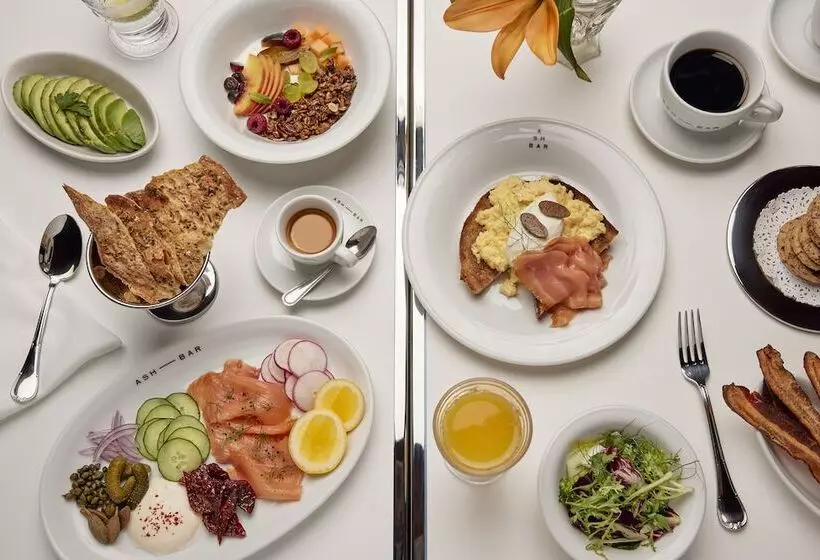 Hotelli Ulysses, An Ash