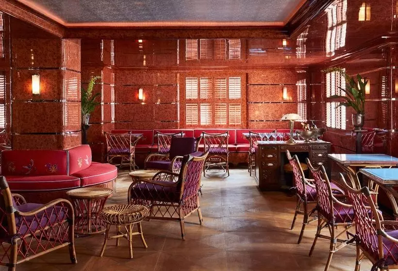 Hotelli Ulysses, An Ash