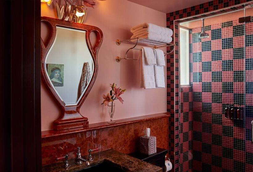 Szálloda Ulysses, An Ash