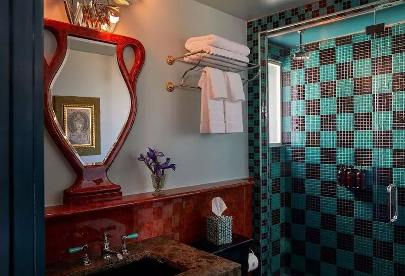 Hotelli Ulysses, An Ash