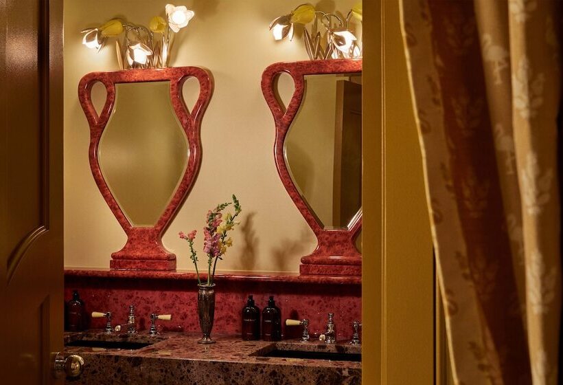 Szálloda Ulysses, An Ash