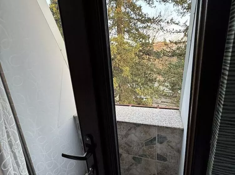 پانسیون Veranda L&g