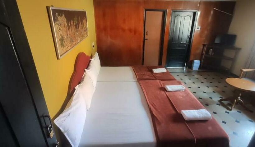 Отель Caveri Comfort Inn