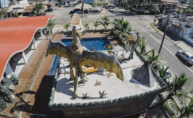 هتل Recanto Dos Dinossauros