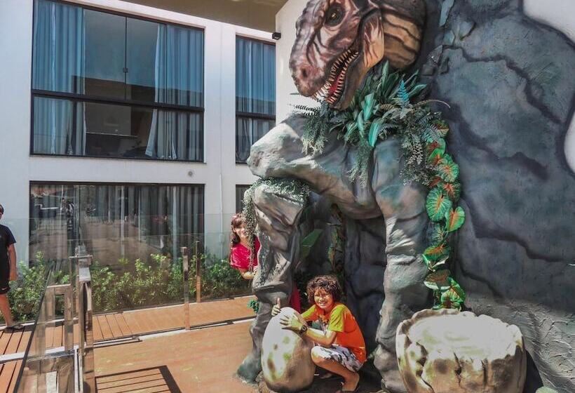 هتل Recanto Dos Dinossauros