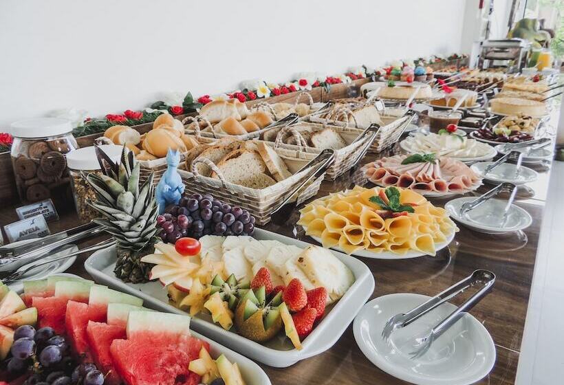 هتل Recanto Dos Dinossauros