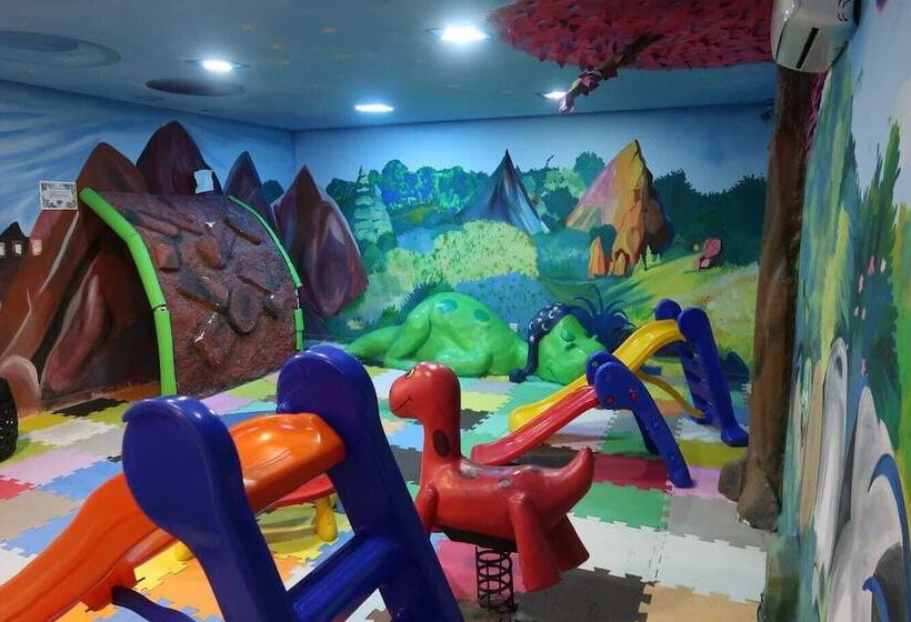 هتل Recanto Dos Dinossauros