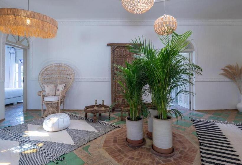 پانسیون Maison Marine