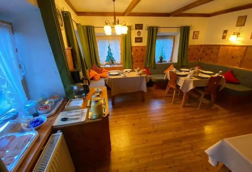 Aamiaismajoitus (B&B) Haus Fiegl