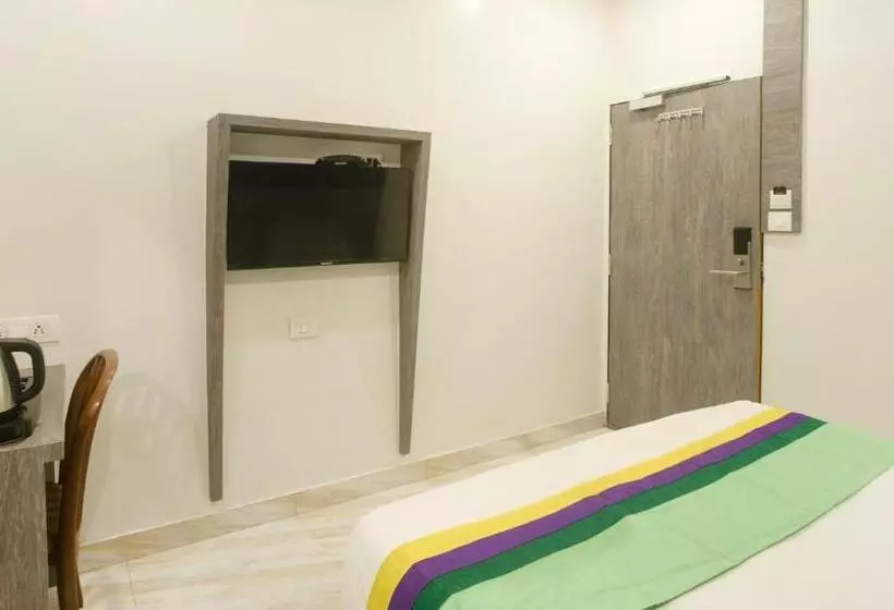 Hotelli Treebo Urban, 1 Km From Railway Station